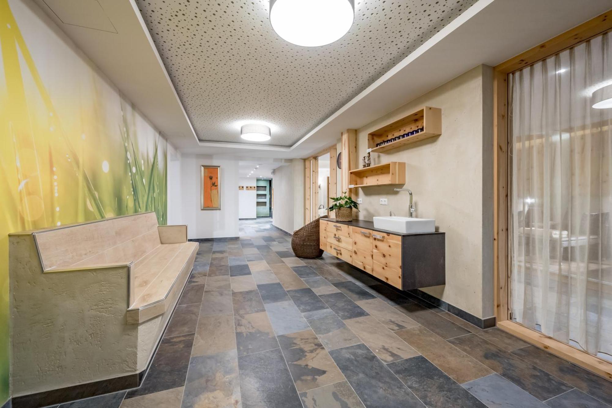 Tilia Living - B&B Mit Dem Komfort Eines Kleinen, Feinen Hotels Ried im Oberinntal Exterior photo